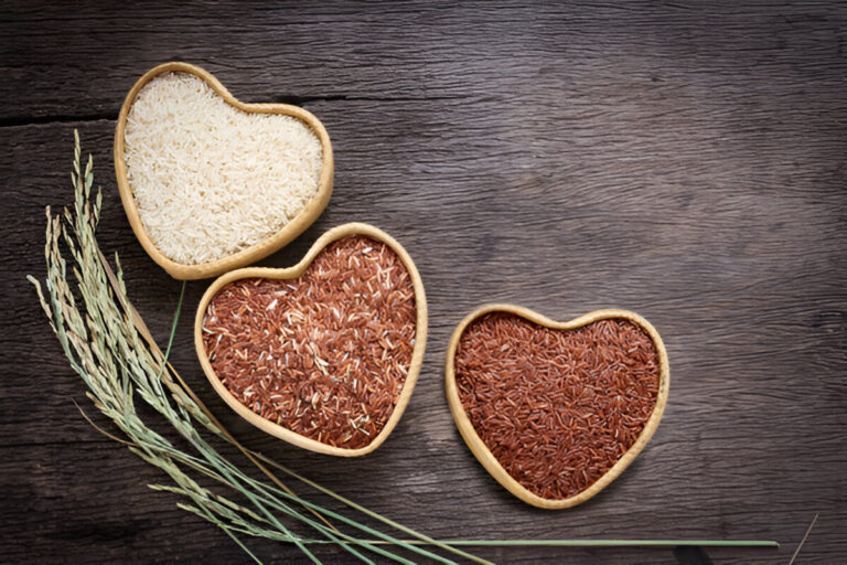 A bowl of heart-healthy brown and red rice, rich in fiber and antioxidants.